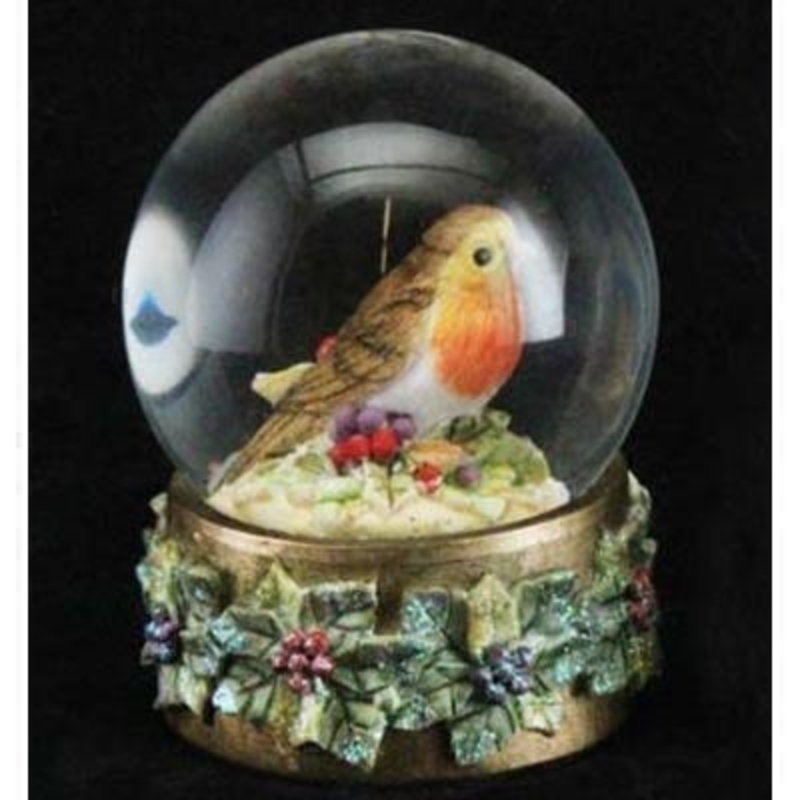 Everyone loves a festive robin so this robin snow globe will be a lovely addition to your Christmas decorations. Approx size (LxWxD) 8.5x6.5x6.5cm